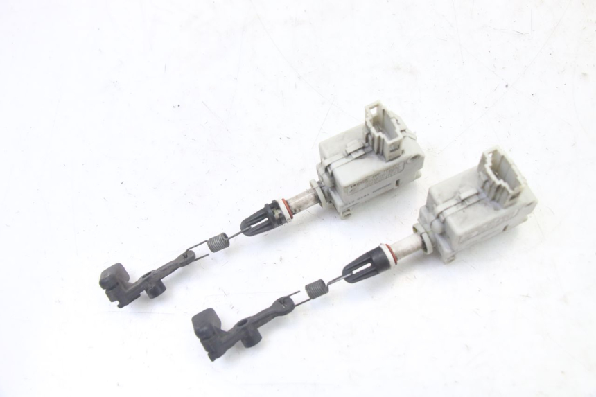 photo de MOTORE APERTURA BAULE PIAGGIO XEVO - X EVO 125 (2007 - 2017) - Altra angolazione