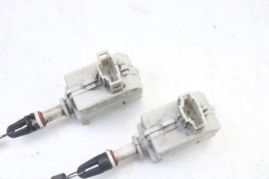 photo de MOTORE APERTURA BAULE PIAGGIO XEVO - X EVO 125 (2007 - 2017) - Primo piano tecnico