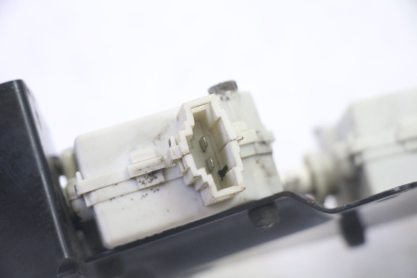 photo de MOTORE APERTURA BAULE PIAGGIO XEVO - X EVO 125 (2007 - 2017) - Primo piano tecnico