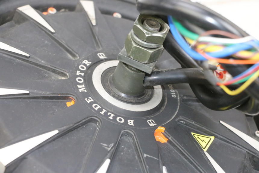 photo de MOTORE EFUN PUSA 1 - Stato della superficie e materiale