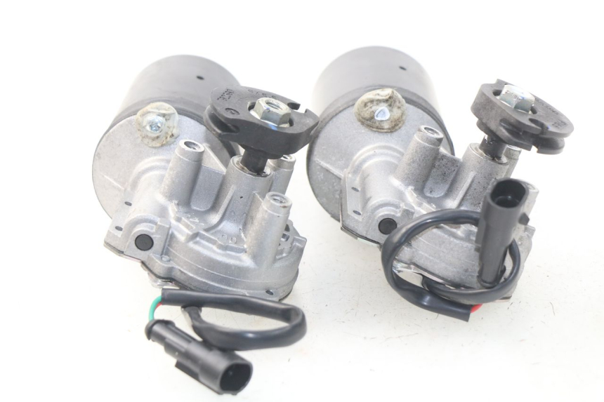 photo de MOTORE ROLL LOCK PEUGEOT METROPOLIS 400 (2017 - 2020) - Primo piano tecnico