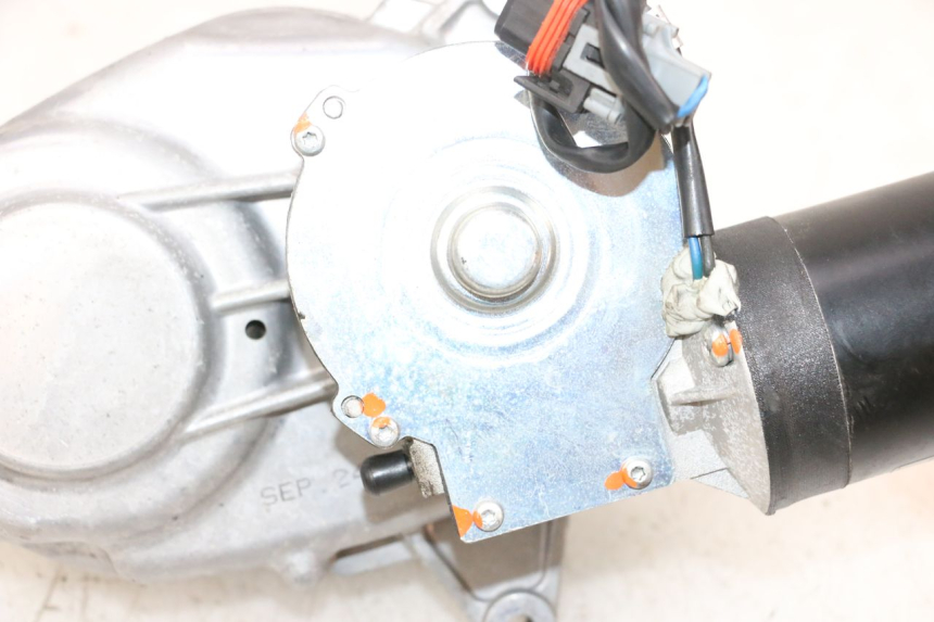 photo de MOTOR ROLL LOCK PIAGGIO MP3 HPE 300 (2019 - 2026) - Marcature e riferimenti originali