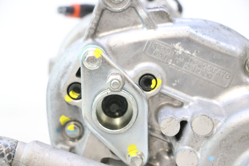 photo de MOTOR ROLL LOCK PIAGGIO MP3 HPE 530 (2022 - 2026) - Angolazione alternativa