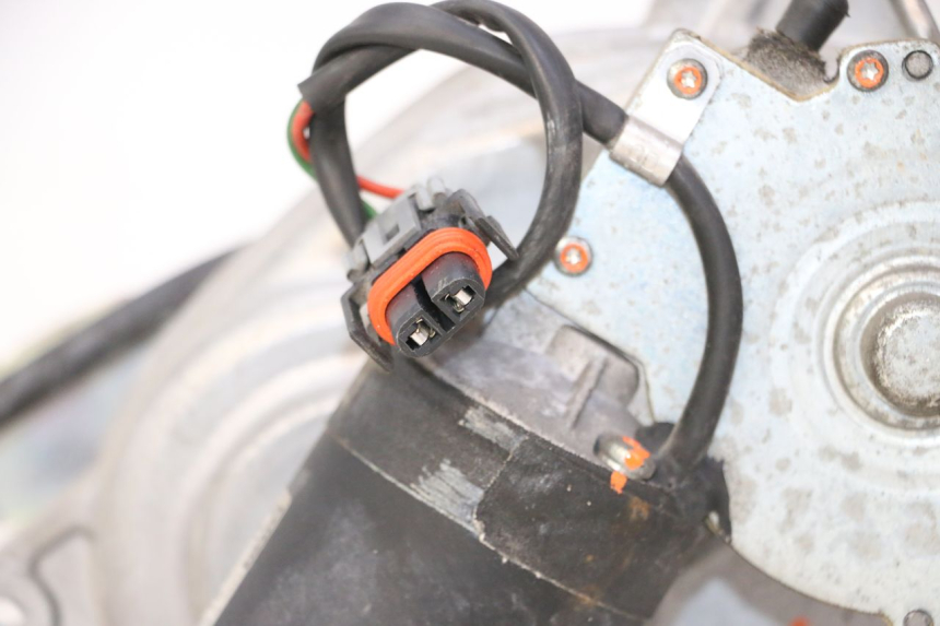 photo de MOTOR ROLL LOCK PIAGGIO MP3 LT 300 (2010 - 2016) - Caratteristiche distintive