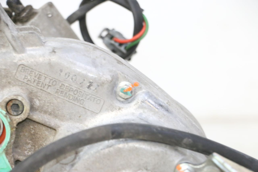 photo de MOTOR ROLL LOCK PIAGGIO MP3 LT 300 (2010 - 2016) - Angolazione alternativa