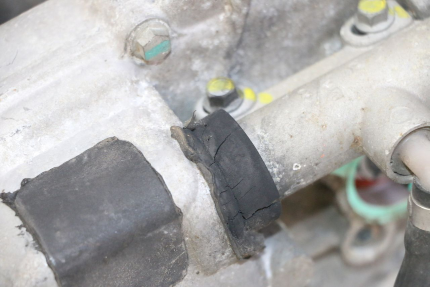 photo de MOTOR ROLL LOCK PIAGGIO MP3 LT 300 (2010 - 2016) - Primo piano tecnico