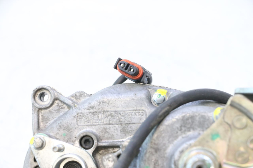 photo de MOTOR ROLL LOCK PIAGGIO MP3 500 (2016 - 2018) - Primo piano ad alta risoluzione