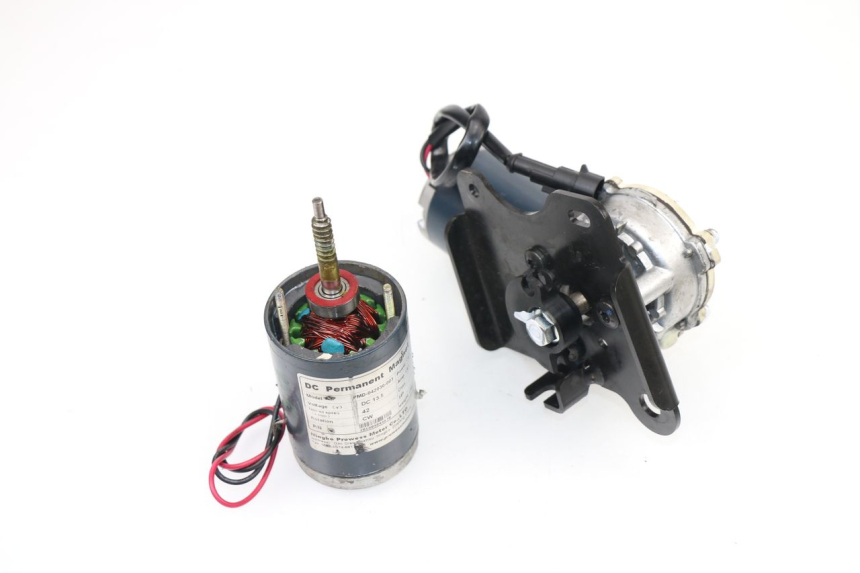 photo de MOTOR ROLL LOCK PEUGEOT METROPOLIS 400 (2011 - 2016) - Zoom sullo stato d'uso