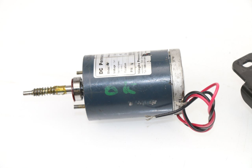 photo de MOTOR ROLL LOCK PEUGEOT METROPOLIS 400 (2011 - 2016) - Altra angolazione