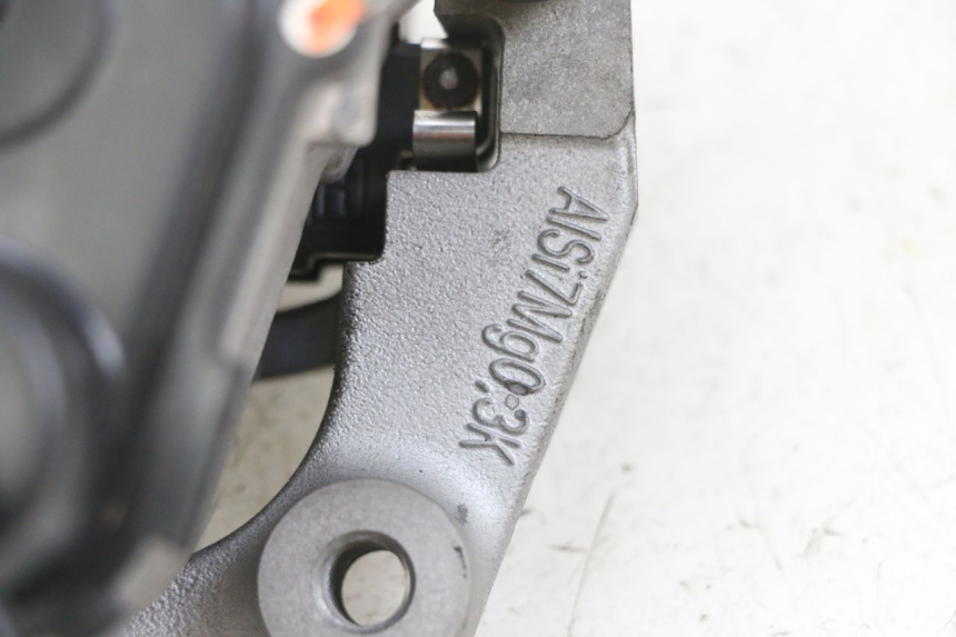 photo de MOTOR ROLL LOCK YAMAHA TRICITY 300 (2020 - 2024) - Marcature e riferimenti originali