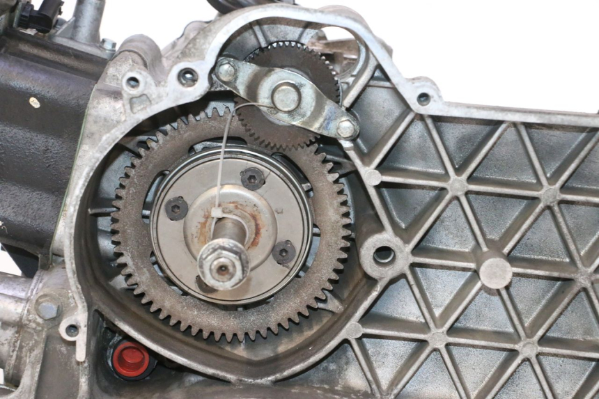 photo de MOTORE PEUGEOT SATELIS 125 (2013 - 2018) - Dettagli dei punti di fissaggio