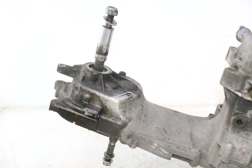 photo de MOTORE PEUGEOT SATELIS 125 (2013 - 2018) - Dettagli dei punti di fissaggio