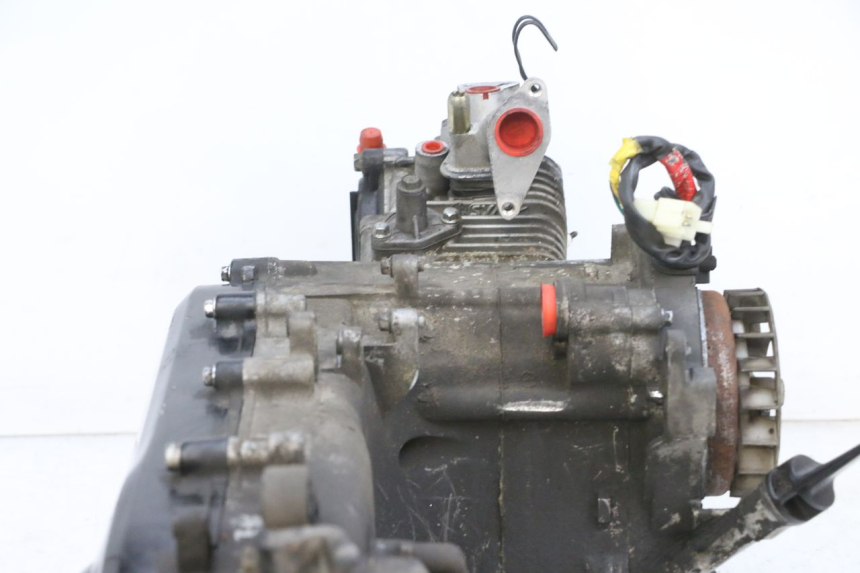 photo de MOTORE PEUGEOT SPEEDFIGHT 4 4T EFI 50 (2021 - 2025) - Marcature e riferimenti originali