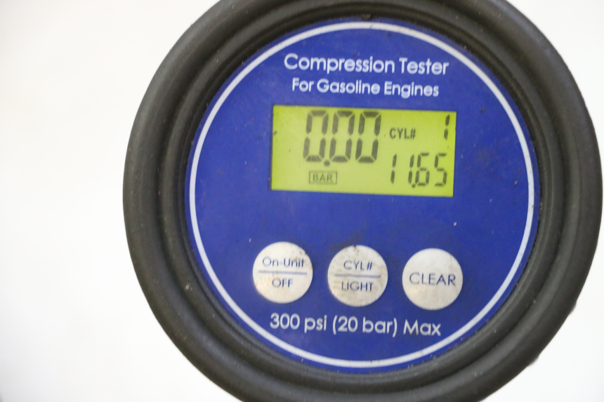 photo de MOTORE TRIUMPH SPRINT 900 (1995 - 1998) - Zoom sullo stato d'uso