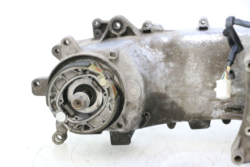 photo de MOTORE PEUGEOT STREETZONE NAKED 2T 50 (2014 - 2018) - Angolazione alternativa