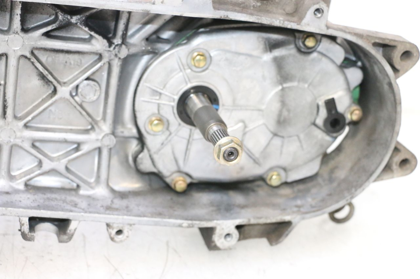 photo de MOTORE PEUGEOT STREETZONE NAKED 2T 50 (2014 - 2018) - Altra angolazione