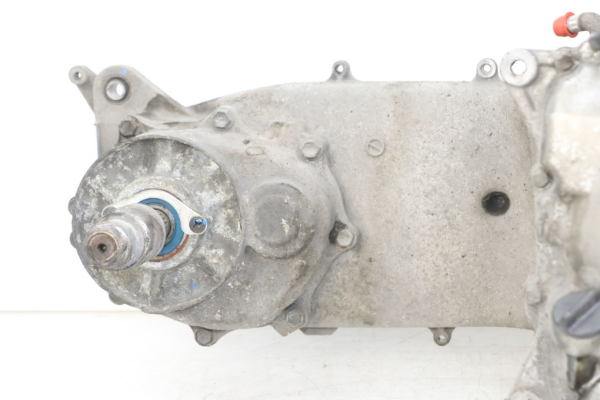 photo de MOTORE SUZUKI BURGMAN 125 (2007 - 2014) - Dettagli dei punti di fissaggio