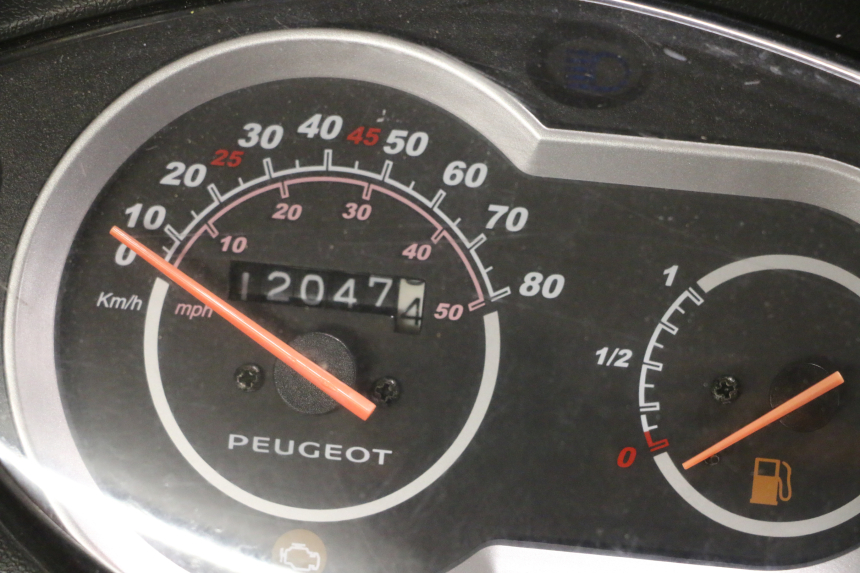 photo de MOTORE PEUGEOT TWEET PRO EFI 4T 50 (2021 - 2022) - Altra angolazione