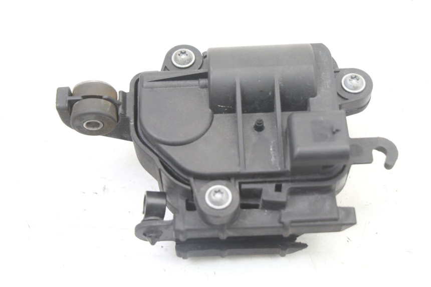 photo de VALVOLE SCARICO MOTORE BMW S RR ABS S1000RR 1000 (2015 - 2018) - Primo piano tecnico