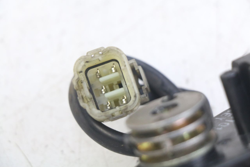 photo de VALVOLA DI SCARICO DEL MOTORE HONDA FES PANTHEON 2T 125 (1998 - 2002) - Primo piano tecnico