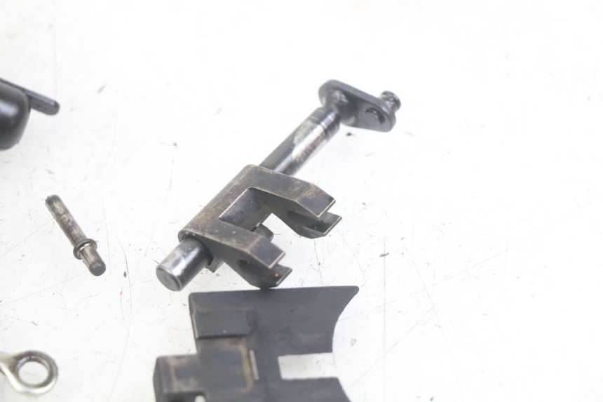 photo de VALVOLE SCARICO MOTORE KAWASAKI KX 85 (2001 - 2013) - Dettagli dei punti di fissaggio