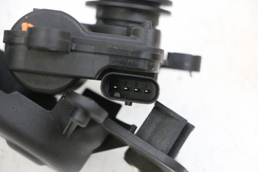 photo de VALVOLE SCARICO MOTORE BMW R GS 1250 (2021 - 2024) - Altra angolazione