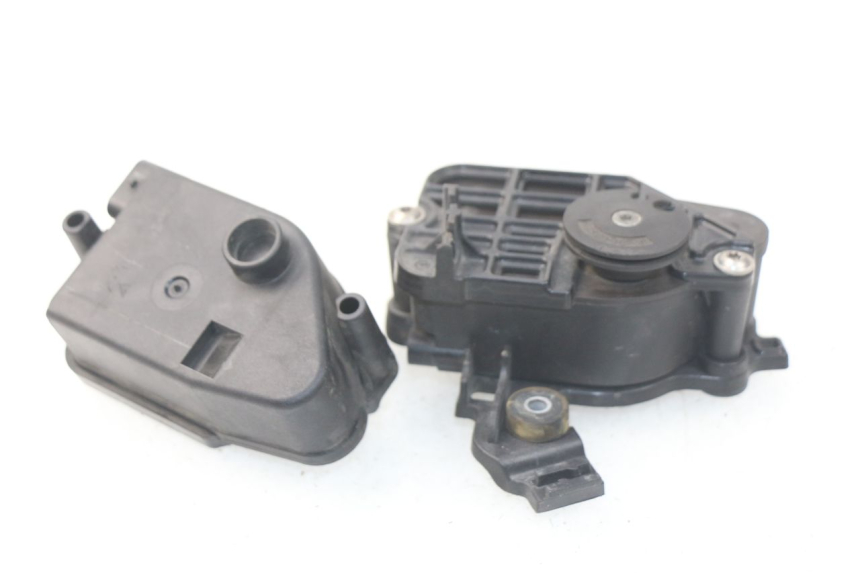 photo de VALVOLA DI SCARICO DEL MOTORE BMW S RR ABS S1000RR 1000 (2009 - 2011) - Primo piano tecnico