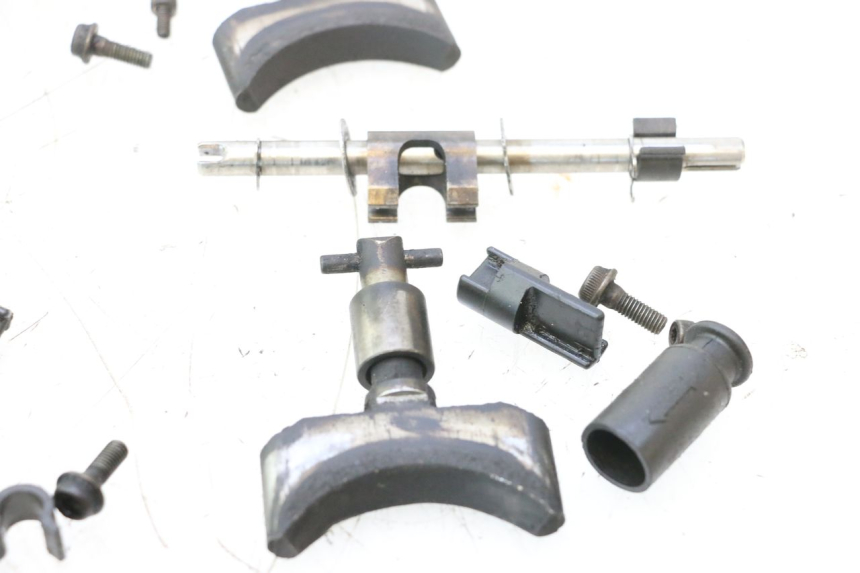 photo de VALVOLE SCARICO MOTORE YAMAHA WAVE RUNNER GP R 1200 (2000 - 2003) - Marcature e riferimenti originali