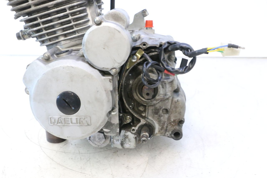 photo de MOTORE DAELIM VJ ROADWIN 125 (2004 - 2007) - Angolazione alternativa
