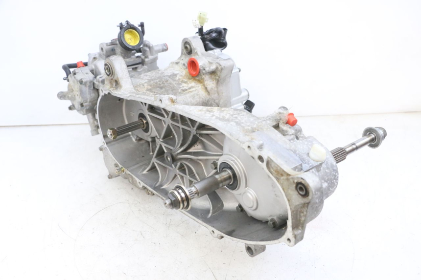 photo de MOTORE YAMAHA XMAX X-MAX 125 (2006 - 2009) - Stato della superficie e materiale