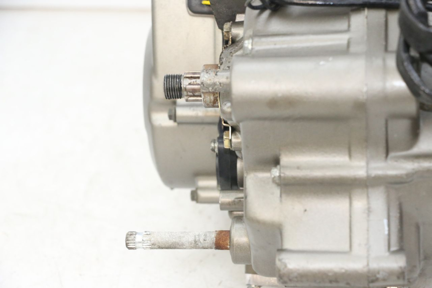 photo de MOTORE HYOSUNG XRX 125 (2000 - 2008) - Altra angolazione