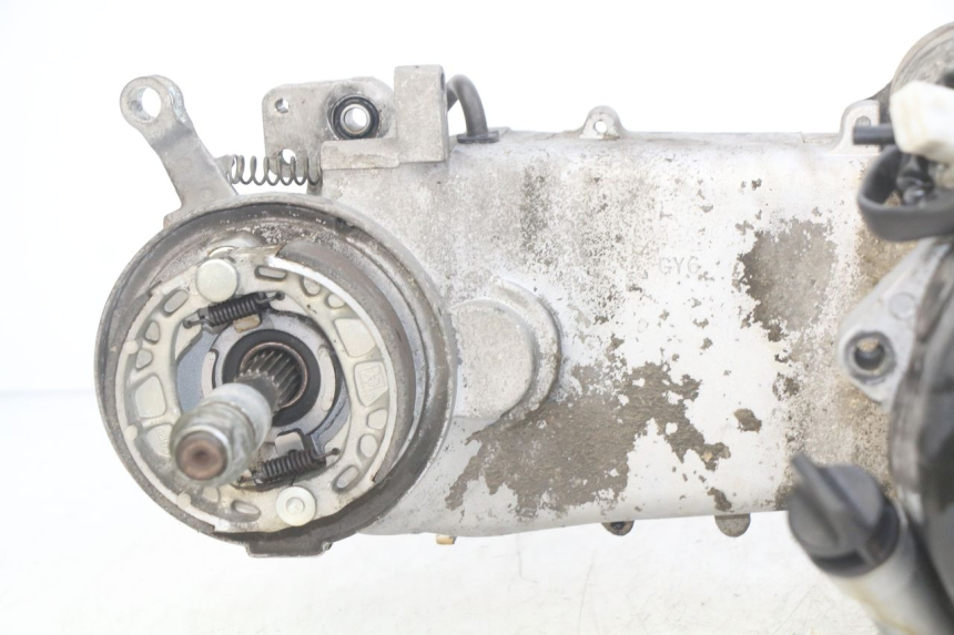 photo de MOTORE YIYING YY125T 125 (2006 - 2014) - Altra vista dell'articolo