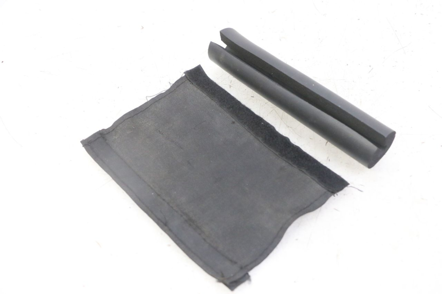 photo de MANUBRIO PARACOLPI HONDA CRF-F CRF F 110 (2019 - 2022) - Primo piano tecnico