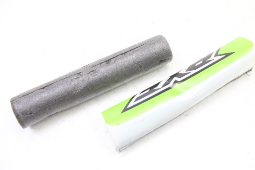 photo de MOUSSE DI MANUBRIO APOLLO RXF 125 - Altra angolazione