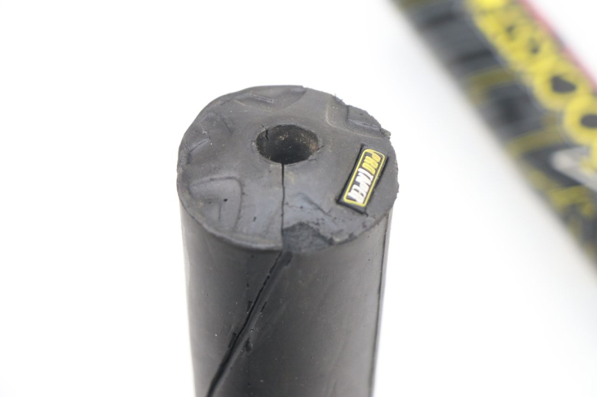 photo de MANUBRIO PARACOLPI YAMAHA YZF YZ-F 450 (2006 - 2009) - Dettaglio del componente