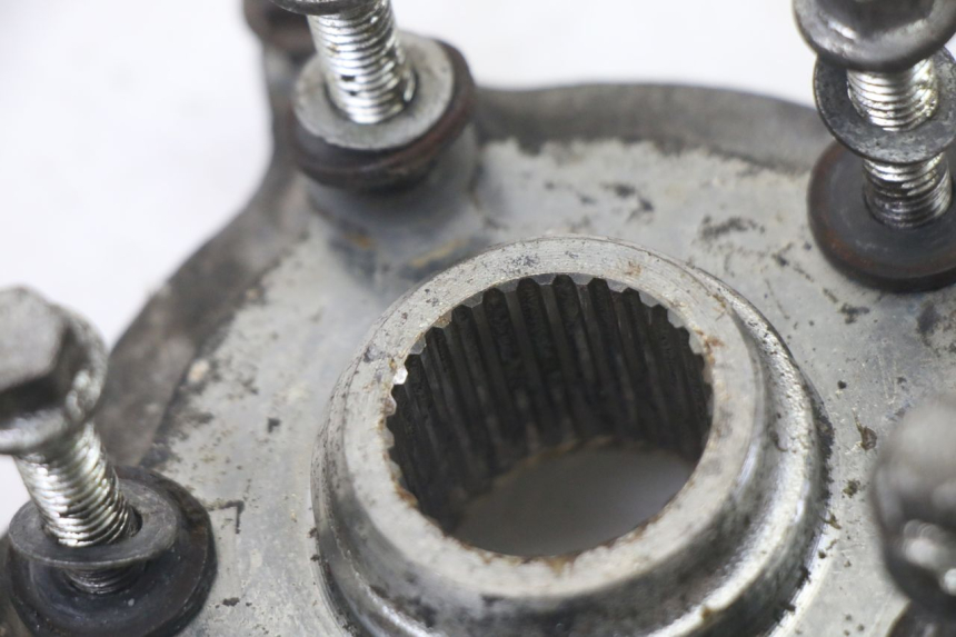 photo de MOZZO RUOTA POSTERIORE PIAGGIO MP3 LT 400 (2007 - 2012) - Dettagli dei punti di fissaggio