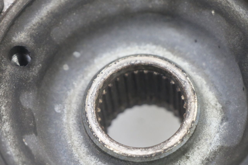 photo de MOZZO RUOTA POSTERIORE PIAGGIO VESPA GRANTURISMO 125 (2003 - 2007) - Dettagli dei punti di fissaggio