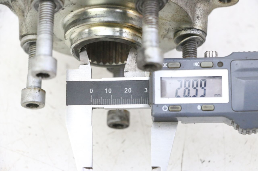 photo de MOZZO RUOTA POSTERIORE PIAGGIO VESPA GRANTURISMO 200 (2004 - 2005) - Dettaglio del componente