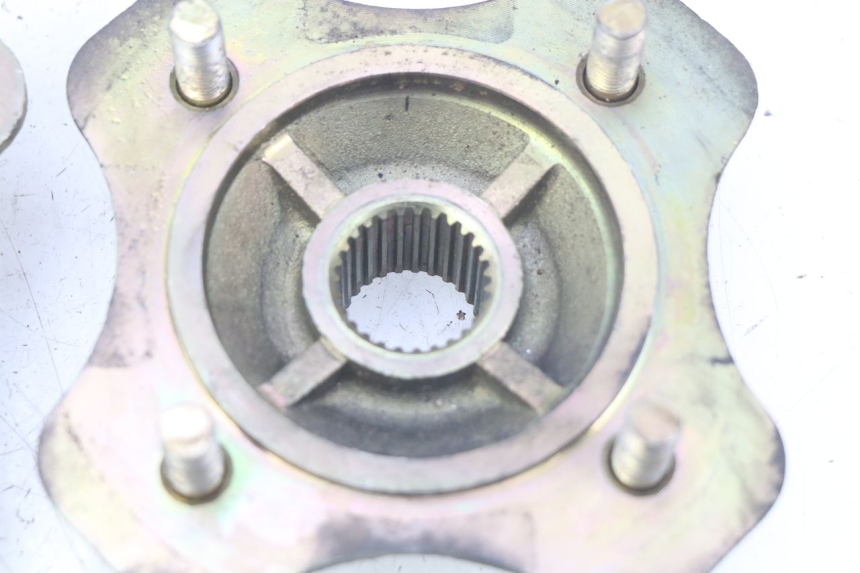 photo de MOZZO RUOTA POSTERIORE SPY RACING F3 350 (2015 - 2022) - Dettagli dei punti di fissaggio