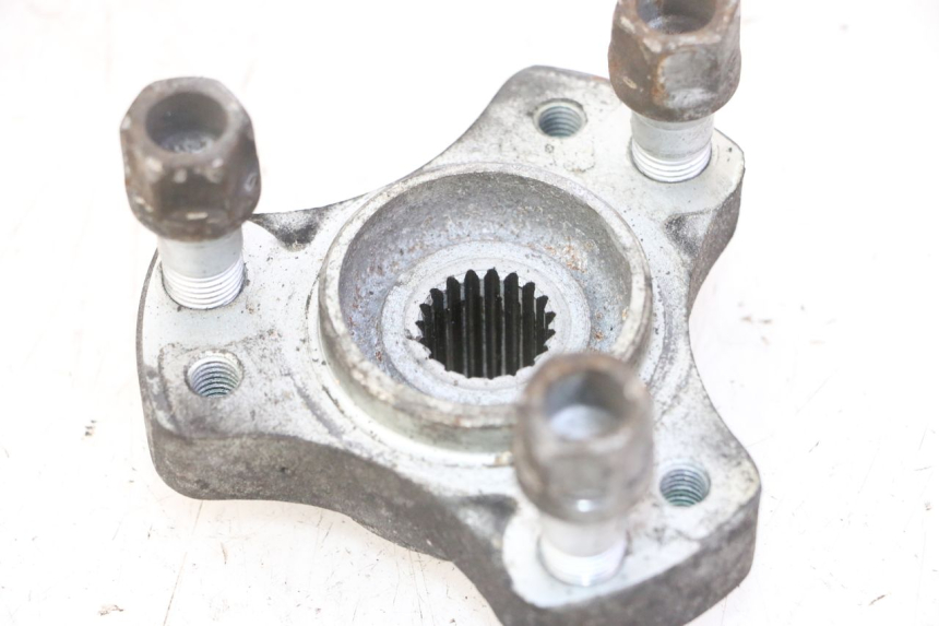 photo de MOZZO RUOTA POSTERIORE PEUGEOT SATELIS 125 (2006 - 2009) - Dettagli dei punti di fissaggio