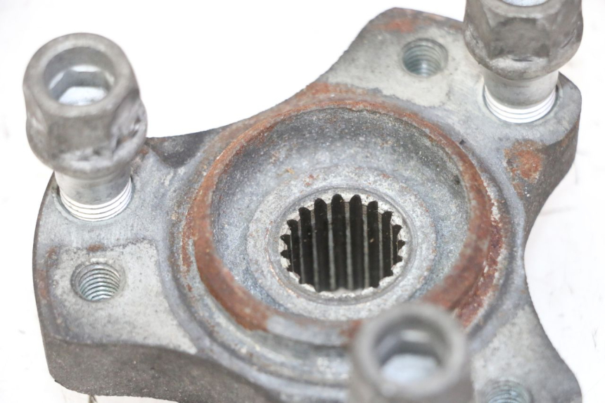 photo de MOZZO RUOTA POSTERIORE PEUGEOT SATELIS 125 (2006 - 2009) - Dettagli dei punti di fissaggio