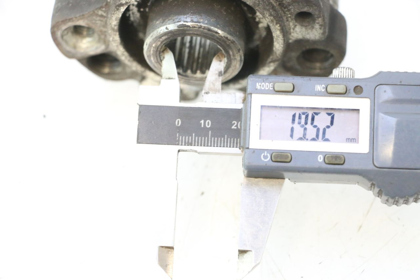 photo de MOZZO RUOTA POSTERIORE PEUGEOT SATELIS 125 (2006 - 2009) - Zoom sullo stato d'uso