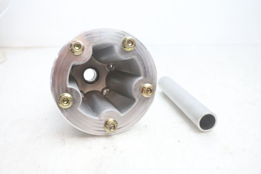 photo de MOZZO RUOTA POSTERIORE CAN-AM SPYDER RS 1000 (2008 - 2012) - Altra angolazione