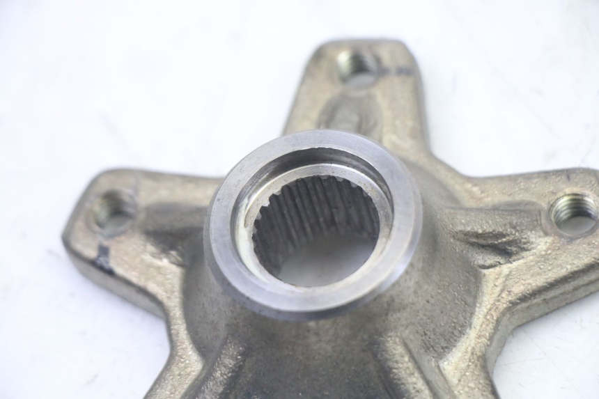 photo de MOZZO RUOTA POSTERIORE APRILIA SXR 50 (2021 - 2023) - Primo piano tecnico