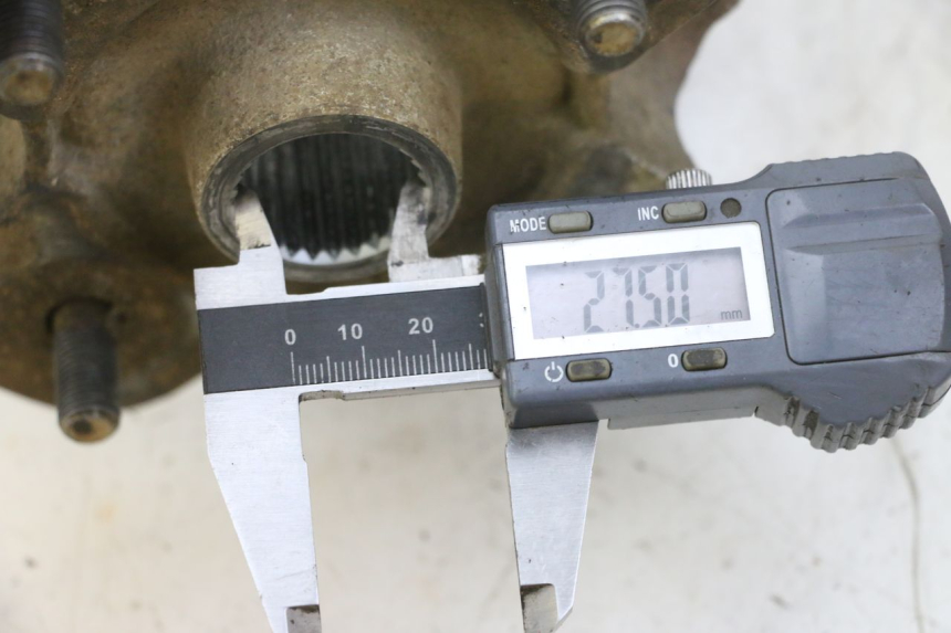 photo de MOZZO RUOTA POSTERIORE YAMAHA YFM GRIZZLY 550 (2008 - 2015) - Dettaglio del componente