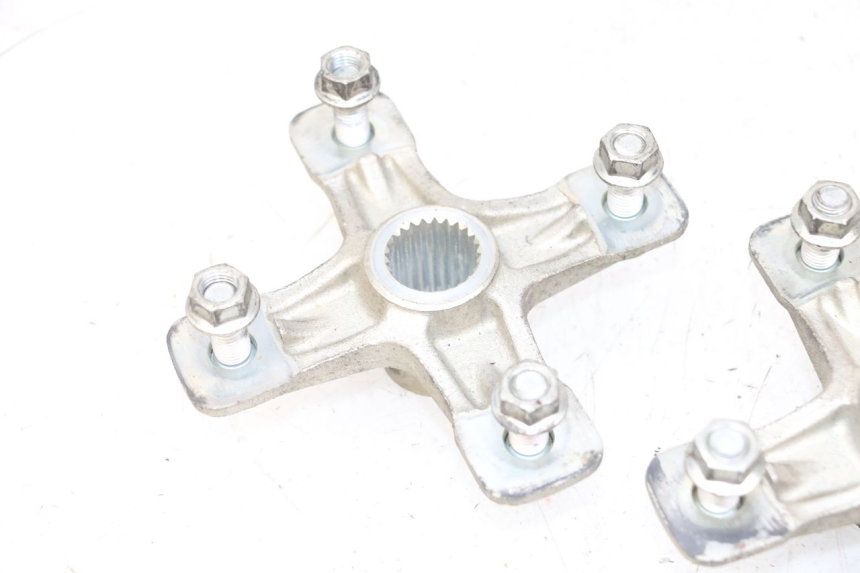 photo de MOZZO RUOTA POSTERIORE YAMAHA YFM R RAPTOR 250 (2008 - 2014) - Dettagli dei punti di fissaggio