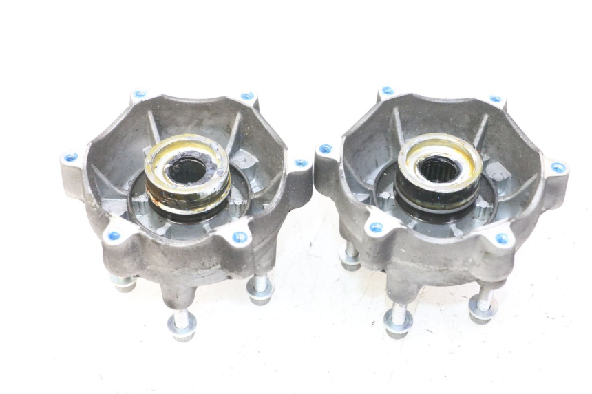 photo de MOZZO RUOTA ANTERIORE PIAGGIO MP3 HPE 310 (2024 - 2025) - Primo piano tecnico