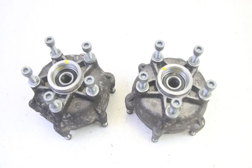 photo de MOZZO RUOTA ANTERIORE PIAGGIO MP3 HPE 350 (2018 - 2020) - Zoom sullo stato d'uso