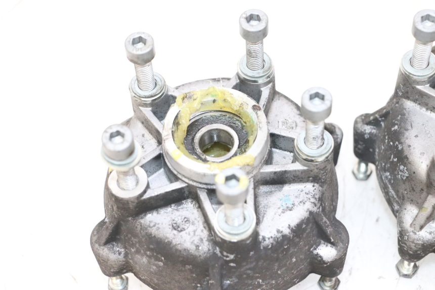 photo de MOZZO RUOTA ANTERIORE PIAGGIO MP3 HPE 300 (2019 - 2026) - Primo piano tecnico