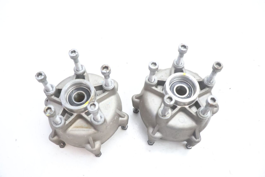 photo de MOZZO RUOTA ANTERIORE PIAGGIO MP3 LT 300 (2010 - 2016) - Primo piano tecnico